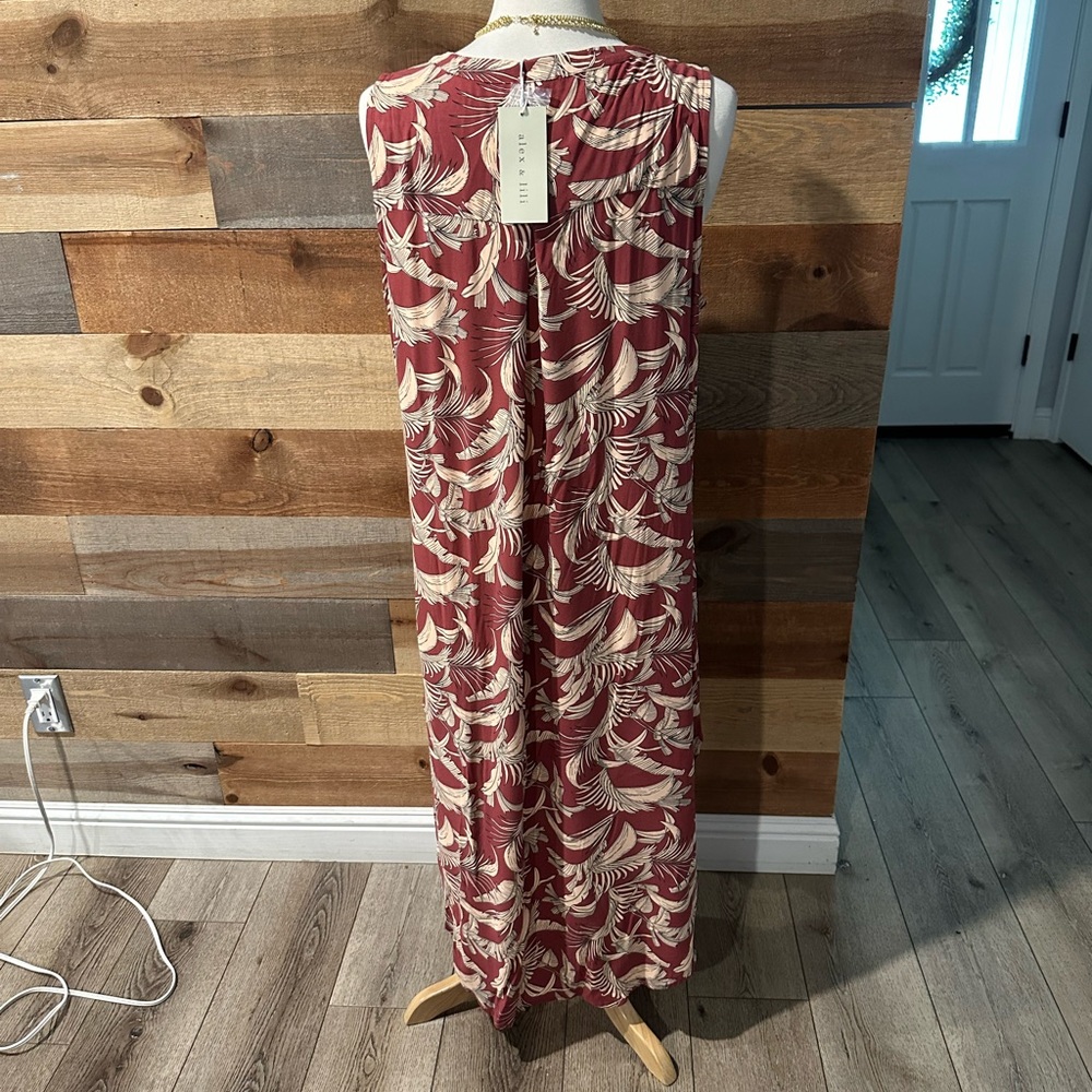 Elegant Red and Cream Sleeveless Dress - Picture 3 of 4